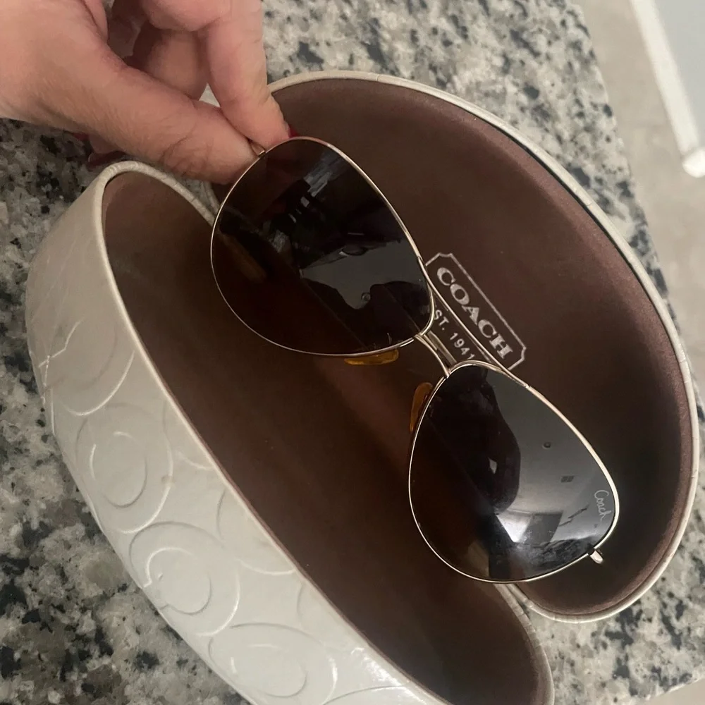 Coach gold sunglasses - Picture 2 of 4